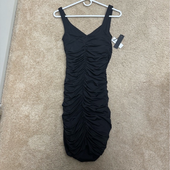 Aritzia ruched dress - Picture 2 of 2